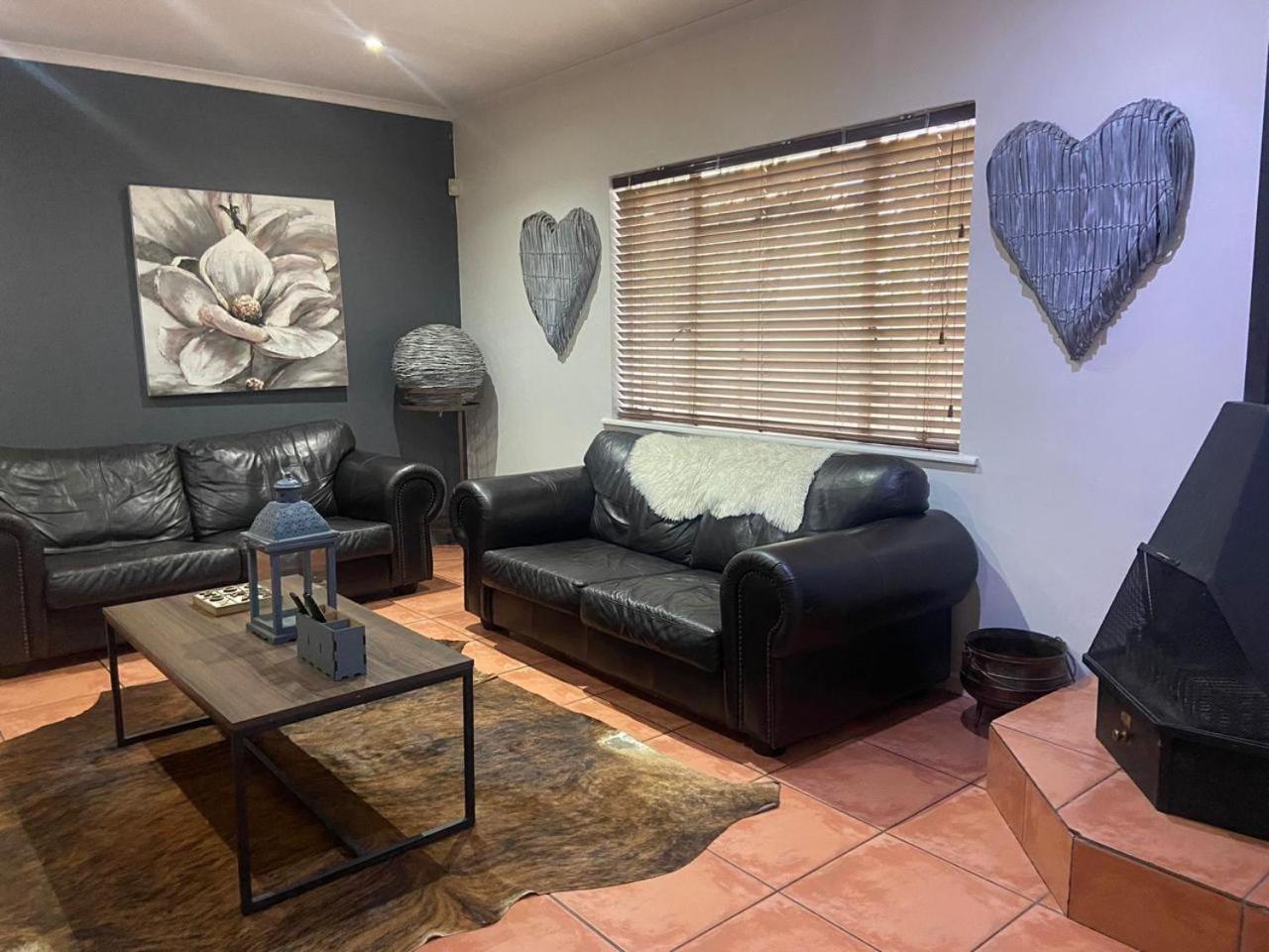 Karoo Heart Apartment Beaufort West Bagian luar foto