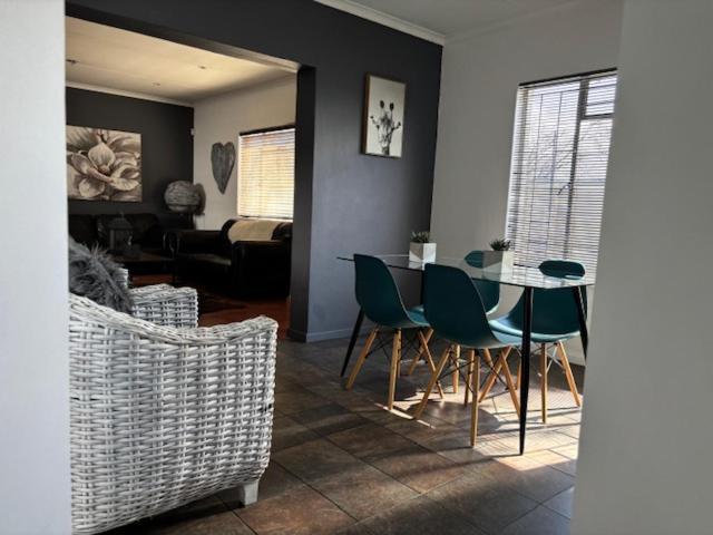 Karoo Heart Apartment Beaufort West Bagian luar foto