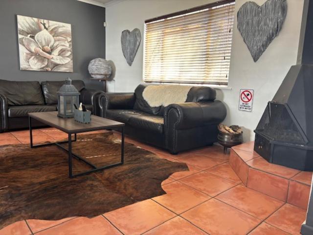 Karoo Heart Apartment Beaufort West Bagian luar foto